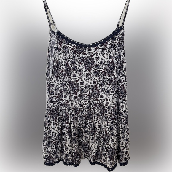 Torrid Black and White Paisley Blouse tank top - Picture 3 of 8